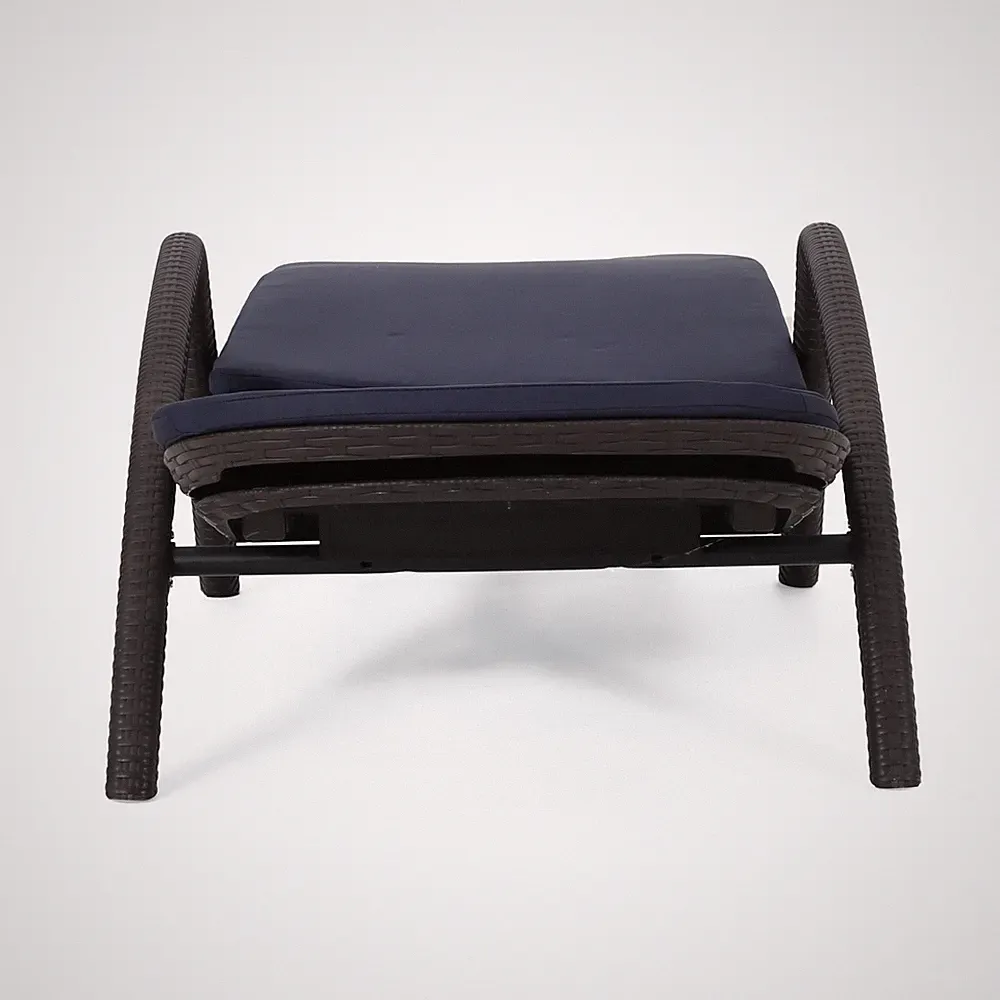 Comfortable Cushioned Recliner Seat Mikael Chaise Lounge Chair Thick Plastic